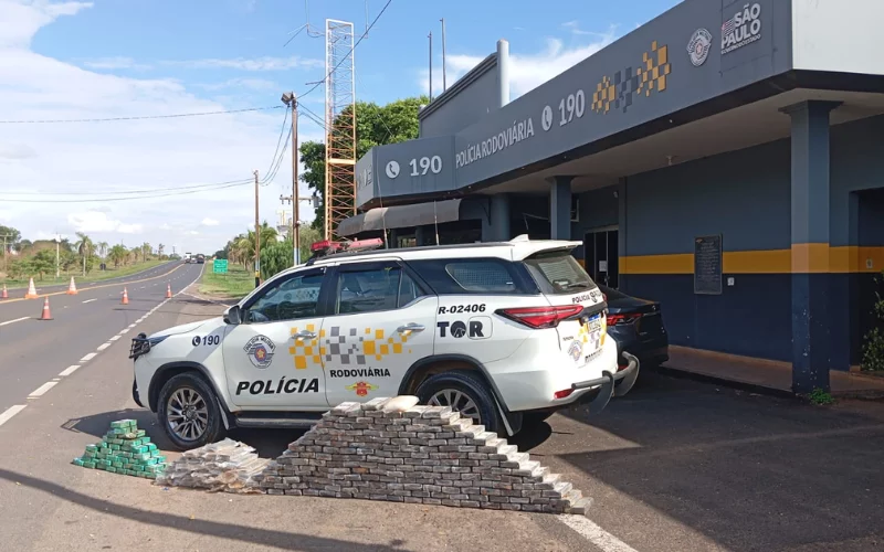 Caminhoneiro é preso em Tupã transportando 300 kg de cocaína escondidos em carga de fertilizantes