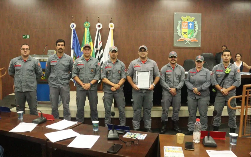 Câmara Municipal de Osvaldo Cruz homenageia Corpo de Bombeiros pelos 40 anos de serviços prestados à comunidade