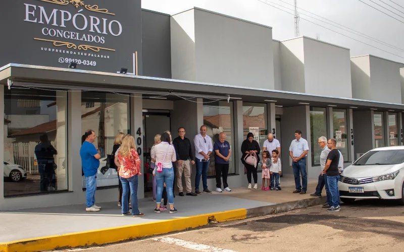 Sabor, Praticidade e Conforto: EMPÓRIO CONGELADOS é Inaugurado com Sucesso no Centro da Cidade